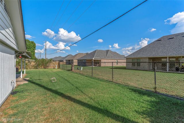 3120 Le Oaks Drive, Bossier City, LA 71111