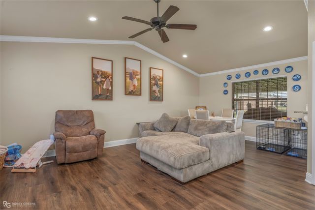 3120 Le Oaks Drive, Bossier City, LA 71111