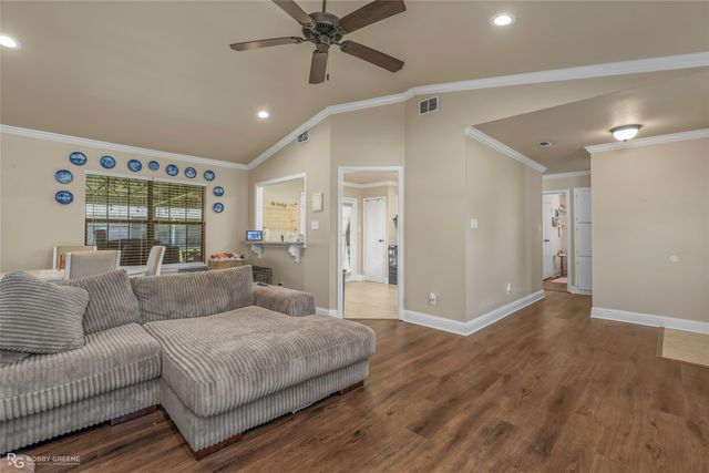 3120 Le Oaks Drive, Bossier City, LA 71111