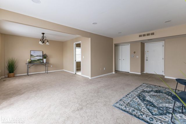 6322 Pepper Hill Street, West Bloomfield, MI 48322