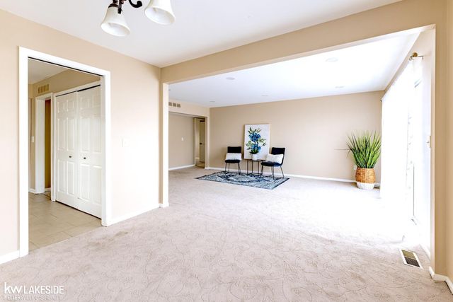 6322 Pepper Hill Street, West Bloomfield, MI 48322