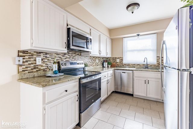 6322 Pepper Hill Street, West Bloomfield, MI 48322