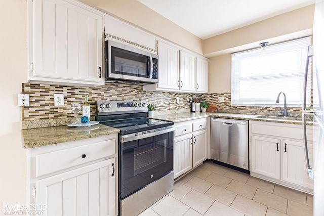 6322 Pepper Hill Street, West Bloomfield, MI 48322