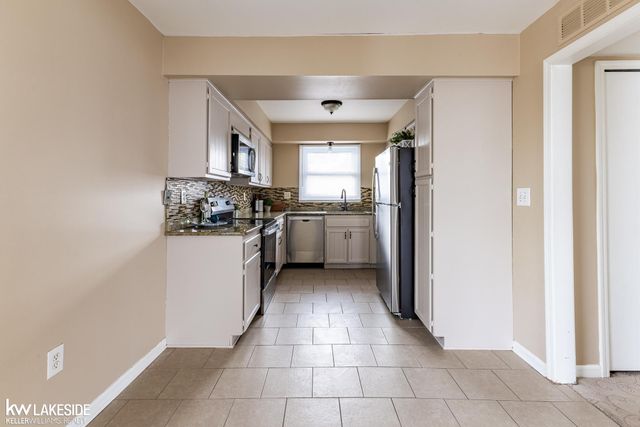 6322 Pepper Hill Street, West Bloomfield, MI 48322