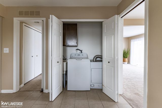 6322 Pepper Hill Street, West Bloomfield, MI 48322