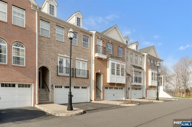 5 Creekside Court, Secaucus, NJ 07094