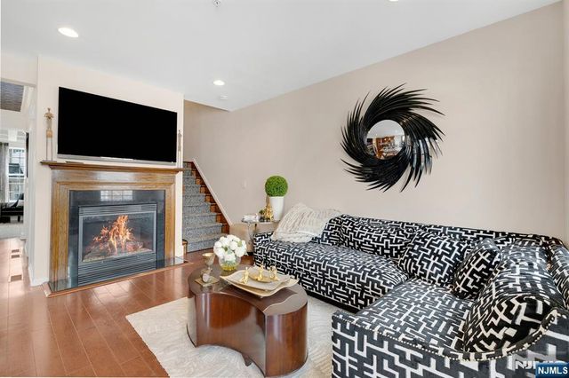 5 Creekside Court, Secaucus, NJ 07094