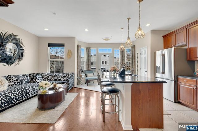 5 Creekside Court, Secaucus, NJ 07094
