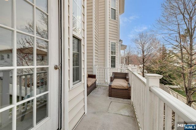 5 Creekside Court, Secaucus, NJ 07094