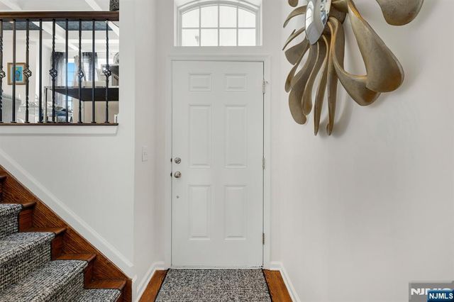 5 Creekside Court, Secaucus, NJ 07094