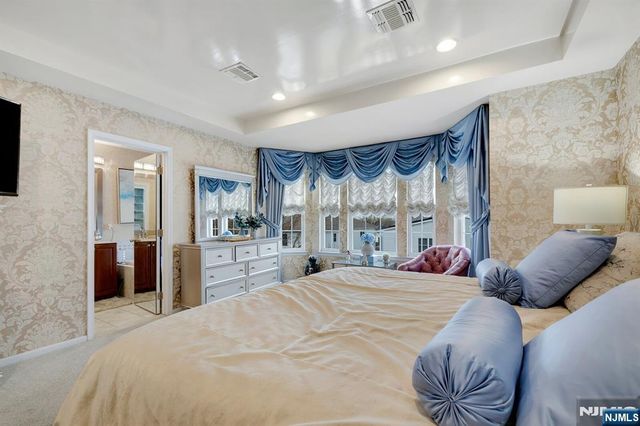5 Creekside Court, Secaucus, NJ 07094