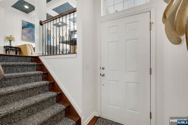 5 Creekside Court, Secaucus, NJ 07094