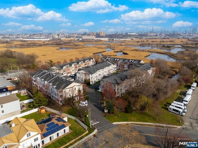 5 Creekside Court, Secaucus, NJ 07094