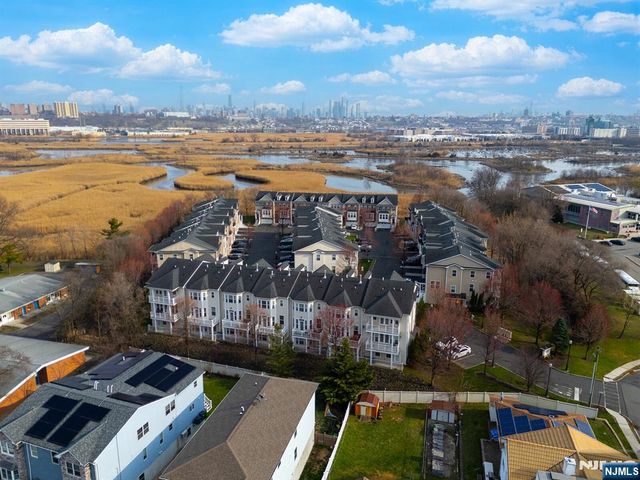 5 Creekside Court, Secaucus, NJ 07094