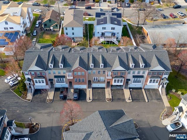 5 Creekside Court, Secaucus, NJ 07094