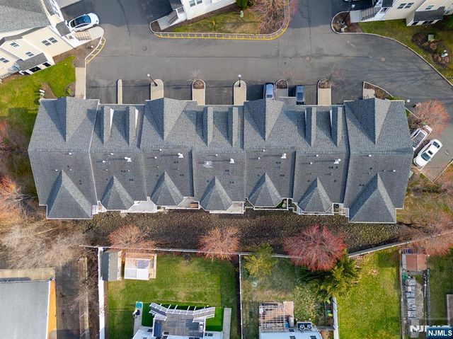 5 Creekside Court, Secaucus, NJ 07094