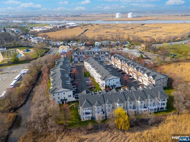 5 Creekside Court, Secaucus, NJ 07094