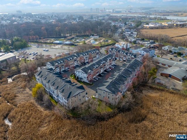 5 Creekside Court, Secaucus, NJ 07094