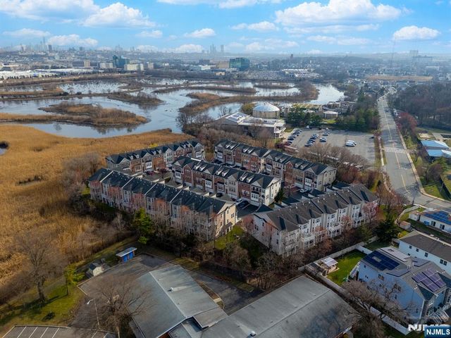 5 Creekside Court, Secaucus, NJ 07094