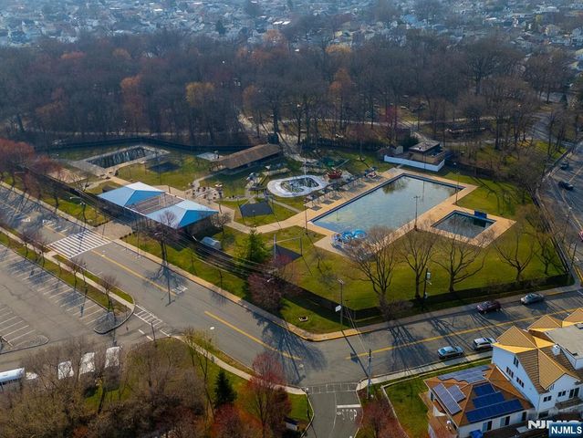 5 Creekside Court, Secaucus, NJ 07094