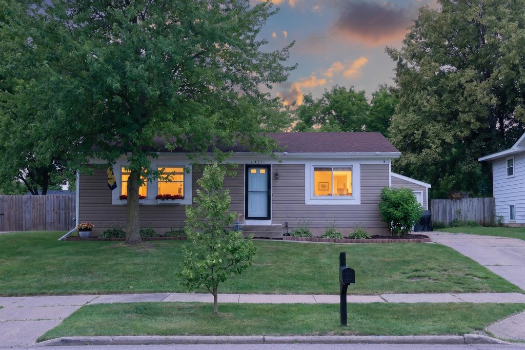 1371 Beckwith Avenue NE, Grand Rapids, MI 49505