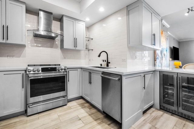 2650 Lake Shore Drive 201, Riviera Beach, FL 33404