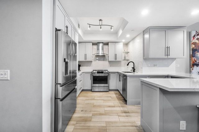 2650 Lake Shore Drive 201, Riviera Beach, FL 33404