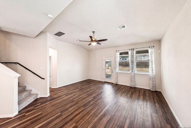 4820 night herder, St Hedwig, TX 78152