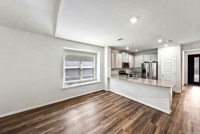 4820 night herder, St Hedwig, TX 78152