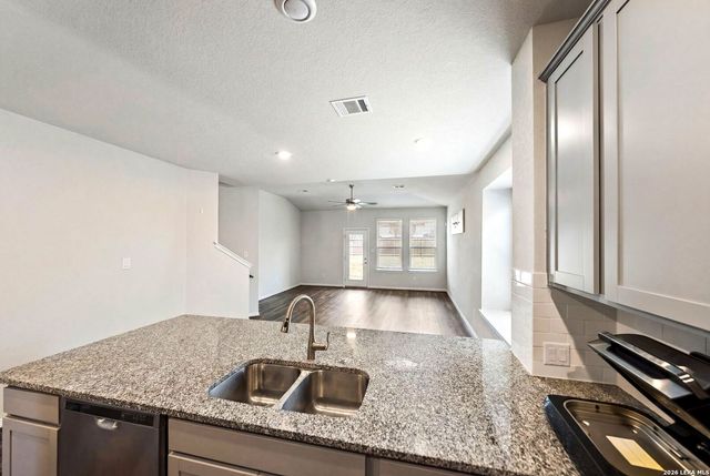 4820 night herder, St Hedwig, TX 78152