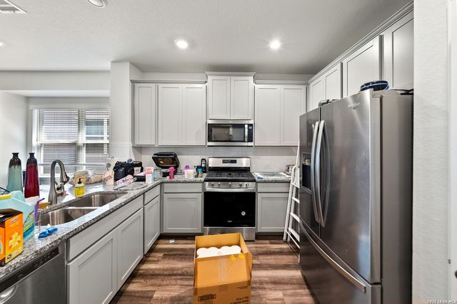 4820 night herder, St Hedwig, TX 78152