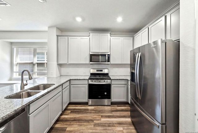 4820 night herder, St Hedwig, TX 78152