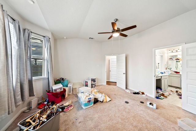 4820 night herder, St Hedwig, TX 78152