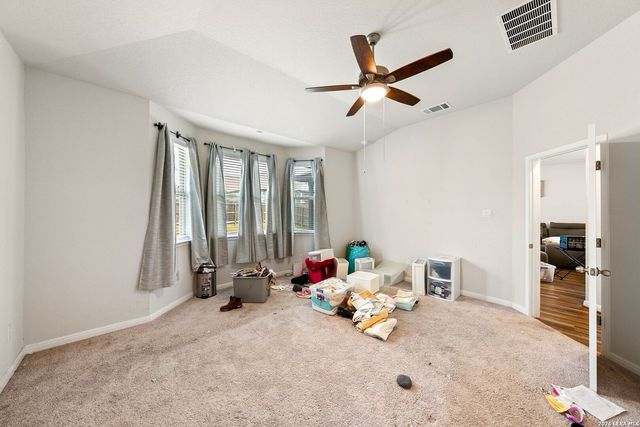 4820 night herder, St Hedwig, TX 78152