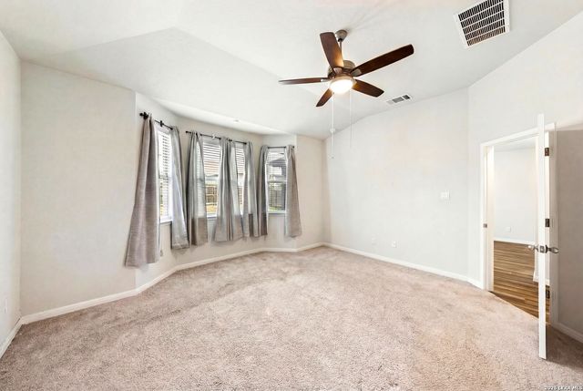 4820 night herder, St Hedwig, TX 78152