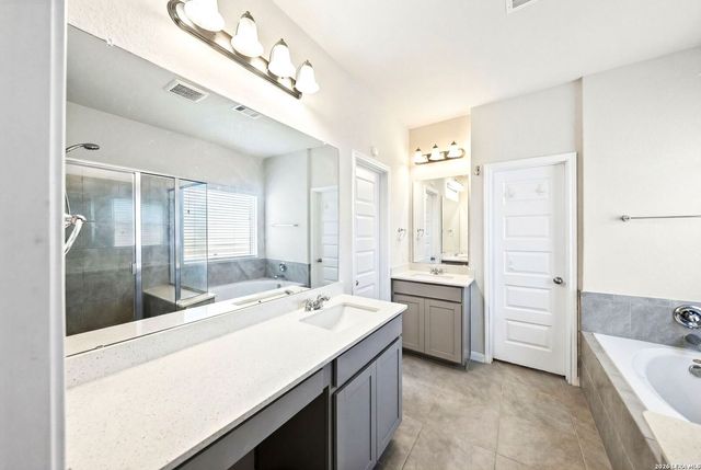 4820 night herder, St Hedwig, TX 78152