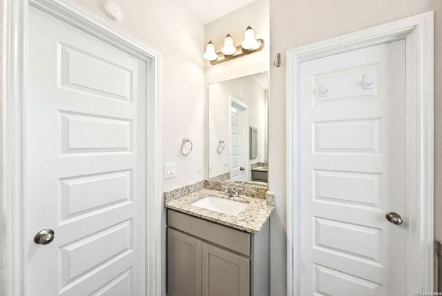 4820 night herder, St Hedwig, TX 78152