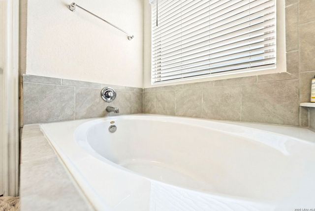 4820 night herder, St Hedwig, TX 78152