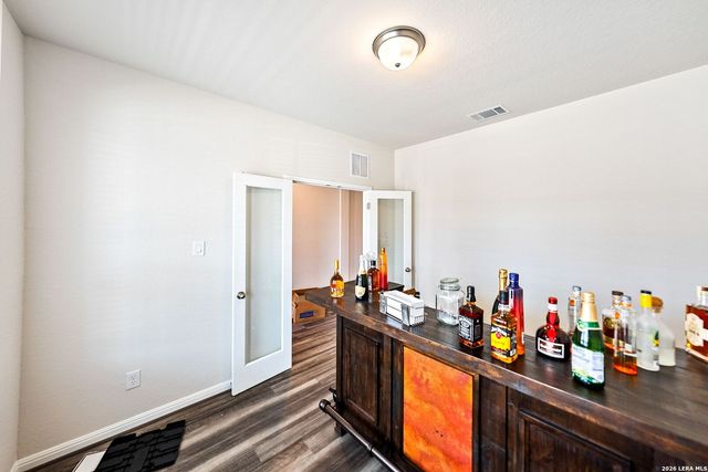 4820 night herder, St Hedwig, TX 78152