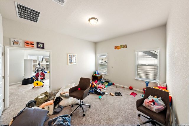 4820 night herder, St Hedwig, TX 78152