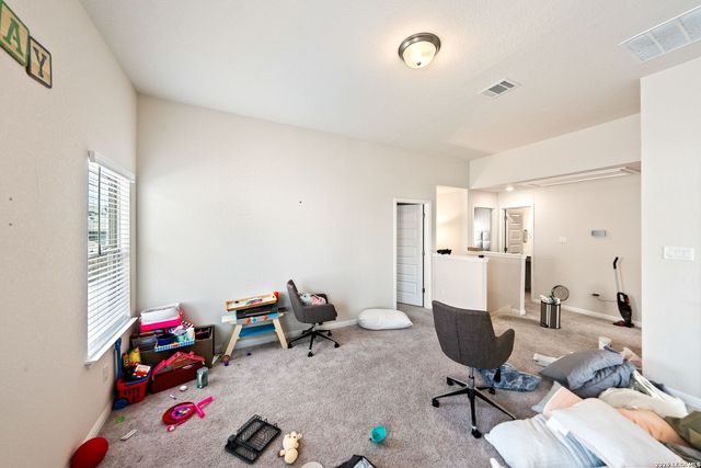 4820 night herder, St Hedwig, TX 78152