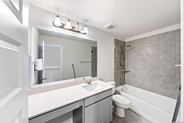 4820 night herder, St Hedwig, TX 78152