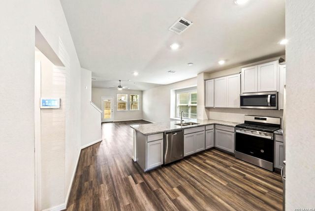 4820 night herder, St Hedwig, TX 78152