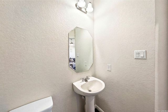 4820 night herder, St Hedwig, TX 78152