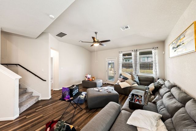 4820 night herder, St Hedwig, TX 78152