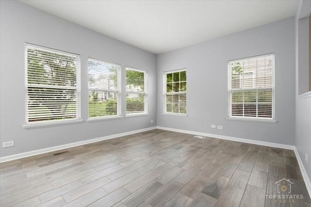 452 Jamestown Court, Aurora, IL 60502