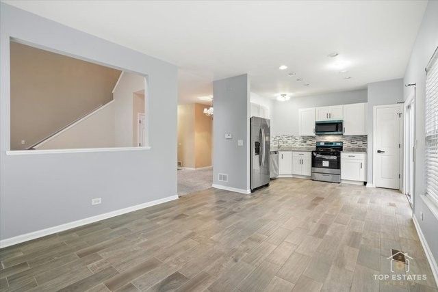 452 Jamestown Court, Aurora, IL 60502