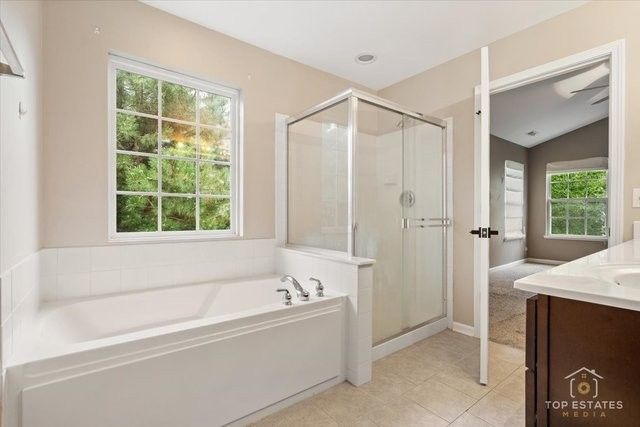 452 Jamestown Court, Aurora, IL 60502