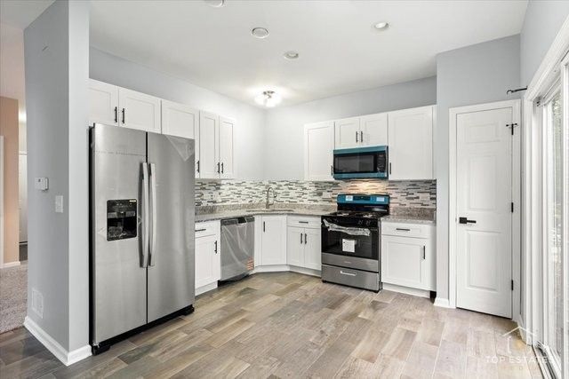 452 Jamestown Court, Aurora, IL 60502