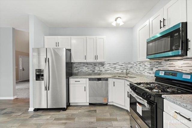 452 Jamestown Court, Aurora, IL 60502